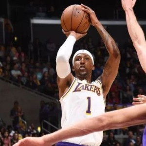  锡安复出首秀高效鹈鹕爆冷击败湖人终结其连胜  