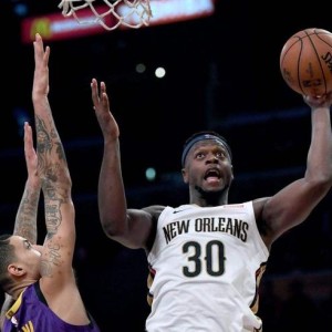  国王交易福克斯至尼克斯，换取巴雷特+首轮签  