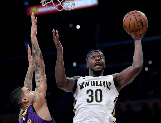  国王交易福克斯至尼克斯，换取巴雷特+首轮签  