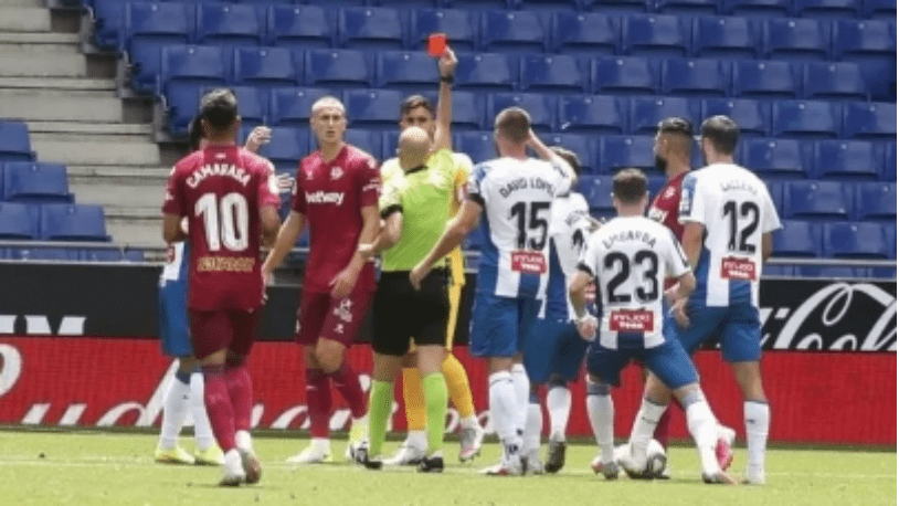  奥格斯堡中场核心复出，率队抢下保级关键分